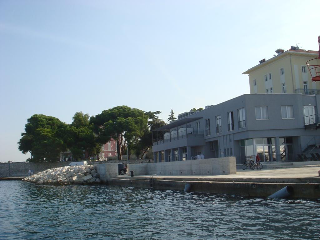 Hotel Riviera - Ispod hotela