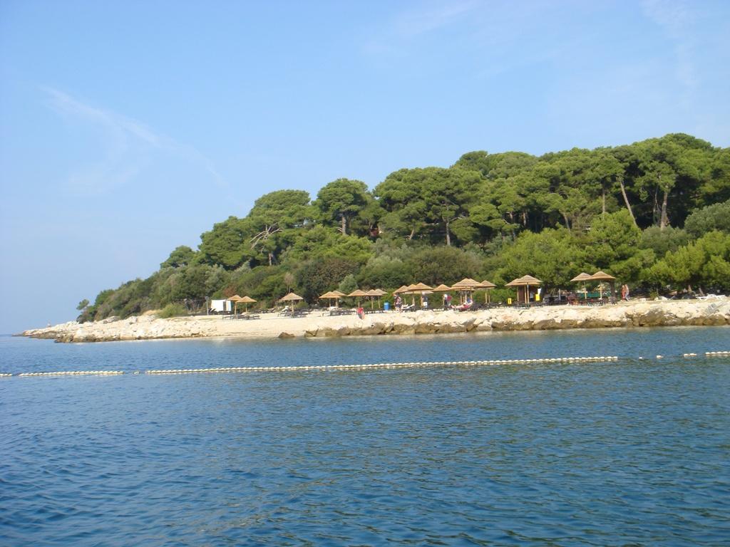 Otok Sv. Nikola - Plaža Oliva