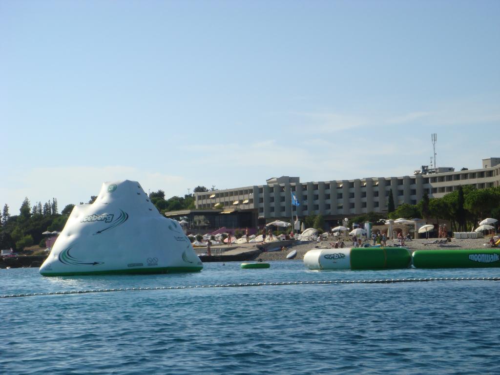 Crveni otok - Uvala istočno od nasipa
