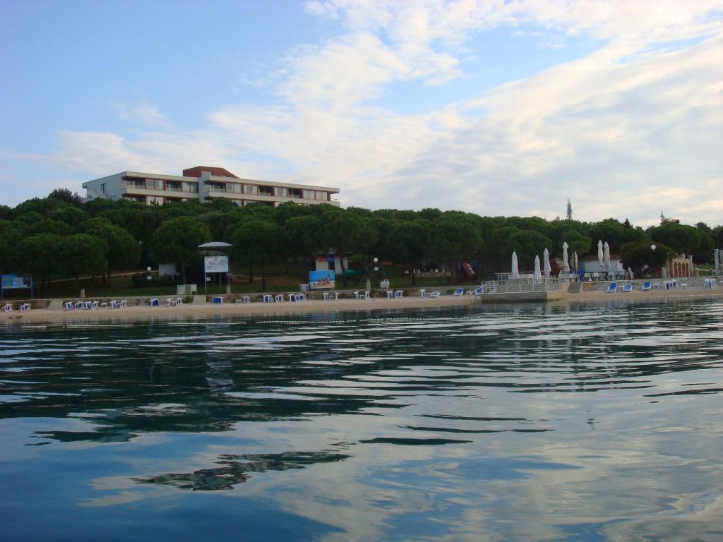 Crveni otok - Uvala zapadno od nasipa