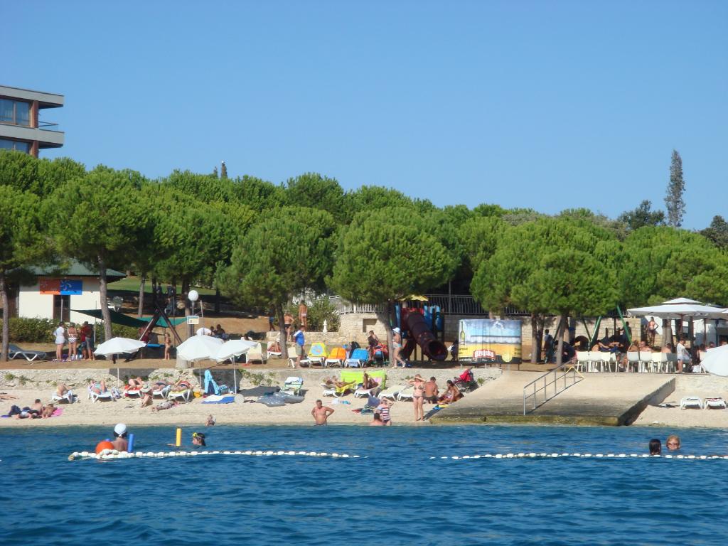 Crveni otok - Uvala zapadno od nasipa