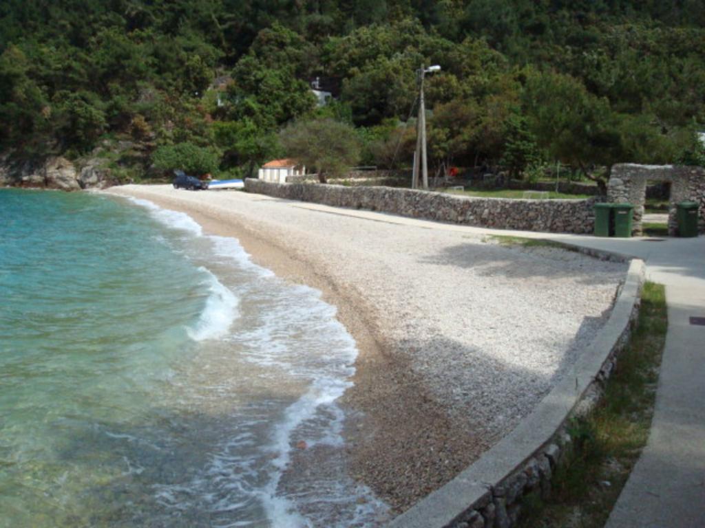 Valun - plaža