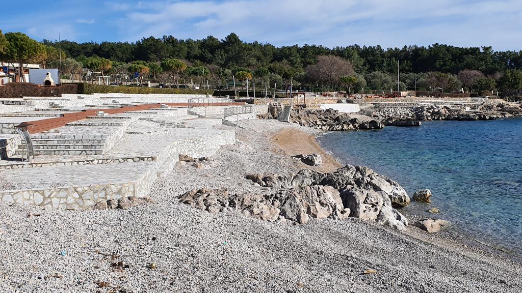 Plaža ispod hotela Koralj