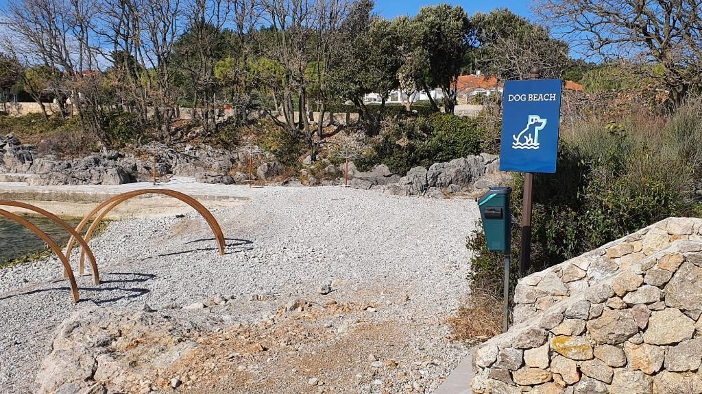 Plaža ispod hotela Koralj