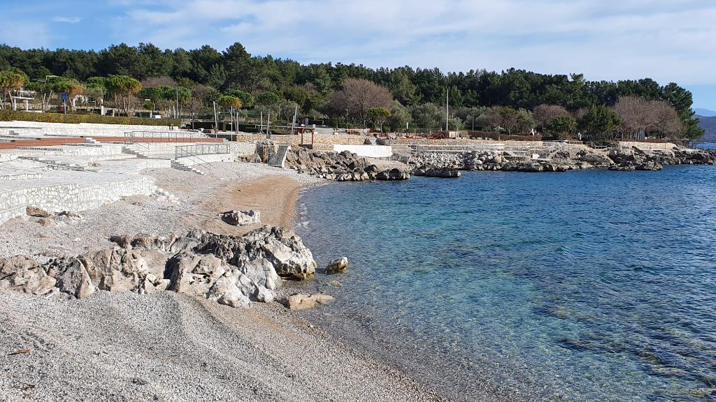 Plaža ispod hotela Koralj