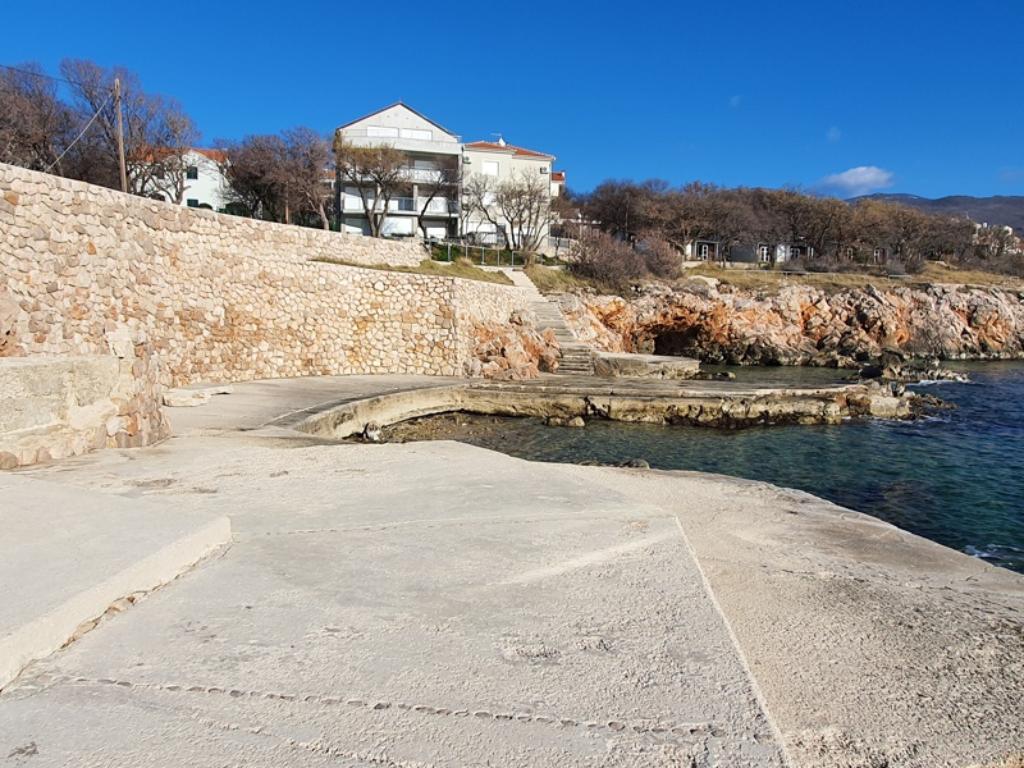 Povile - ispod bungalova na obali
