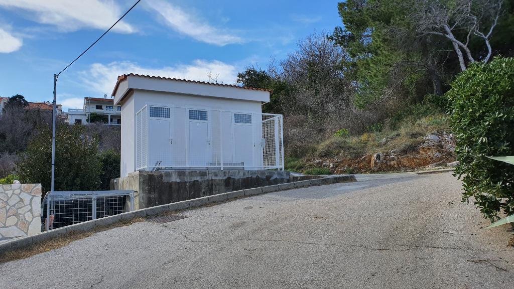 Vrbnik - plaža Zgribnica
