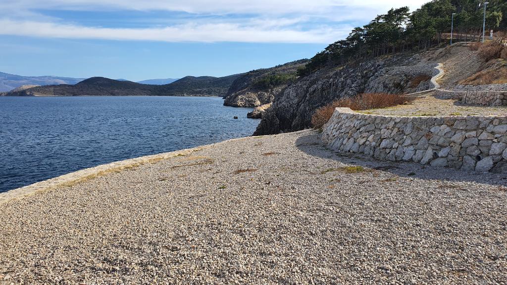 Vrbnik - plaža Zgribnica