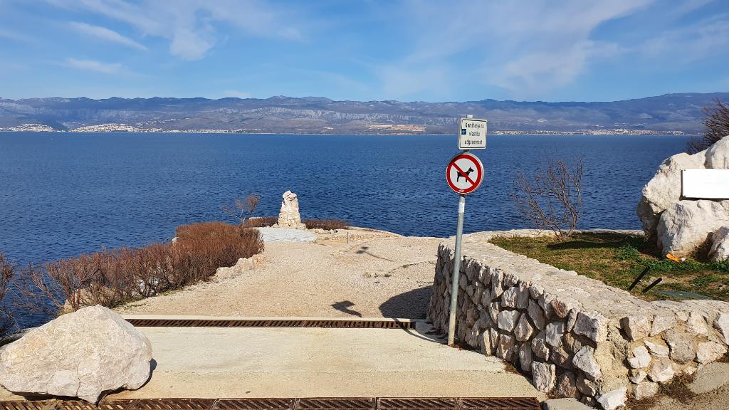 Vrbnik - plaža Zgribnica