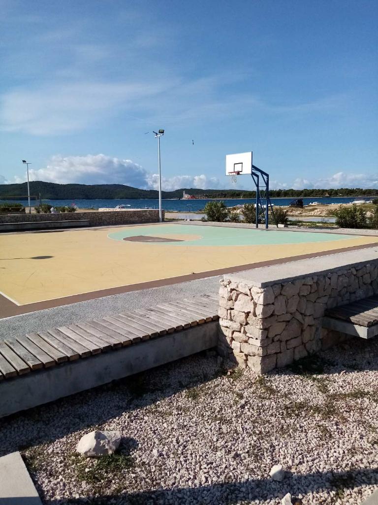 Brodarica, Rezalište