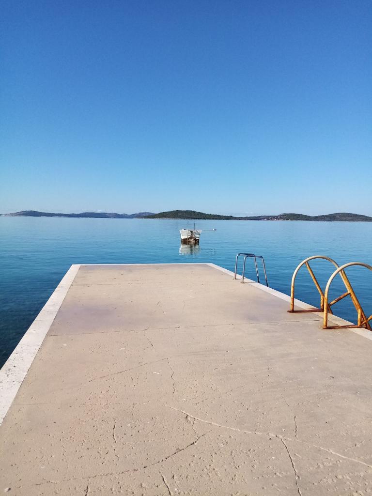 Jadrija, kabine desno