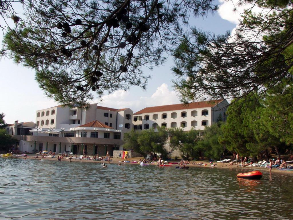 Pirovac, Hotel Miran