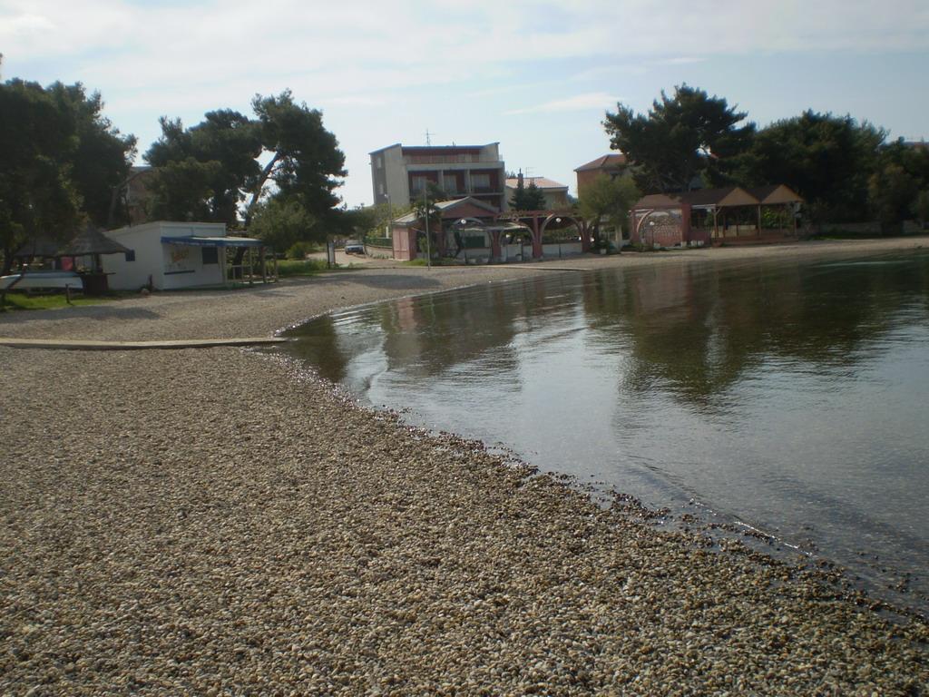 Pirovac, Lolić kraj