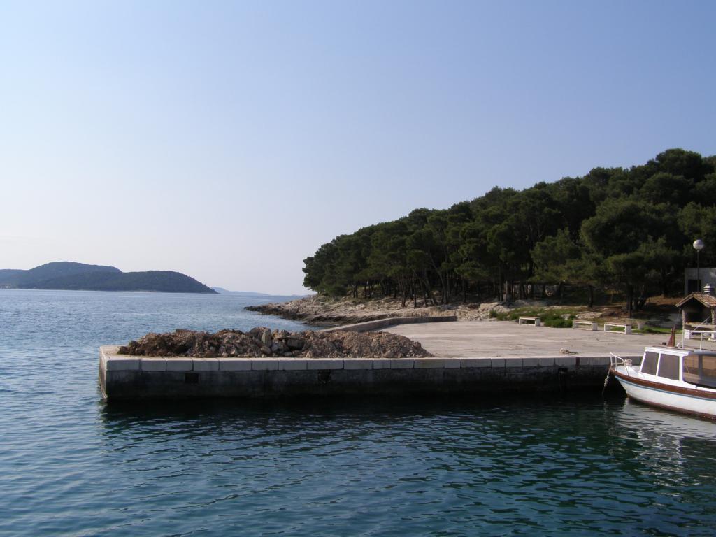 Prvić Luka, mjesto
