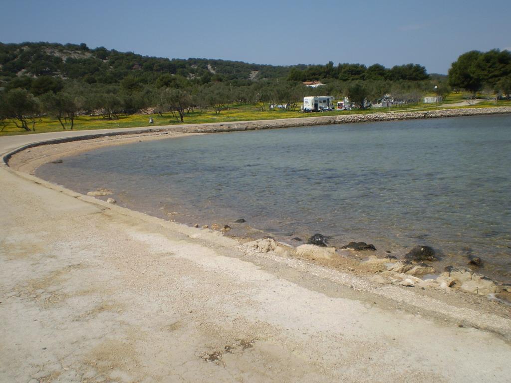 Betina, Plitka vala