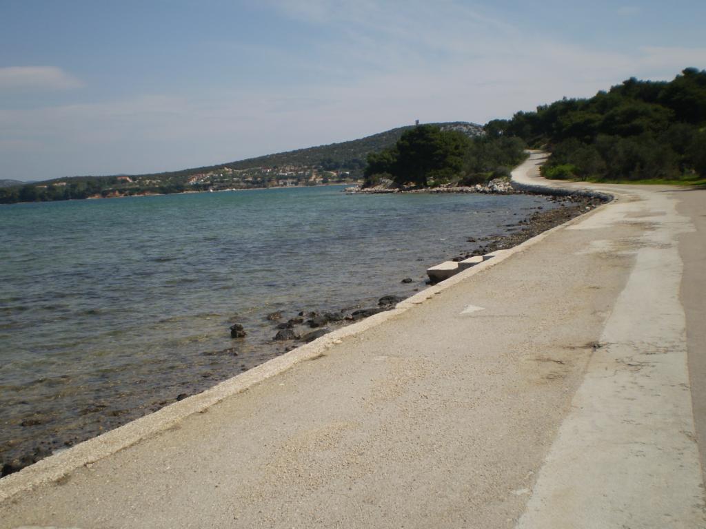 Betina, Plitka vala