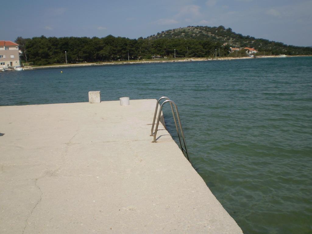 Betina, Zdrače