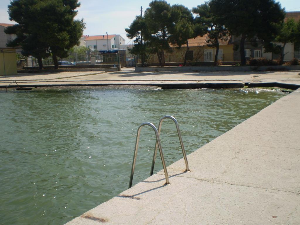 Betina, Zdrače