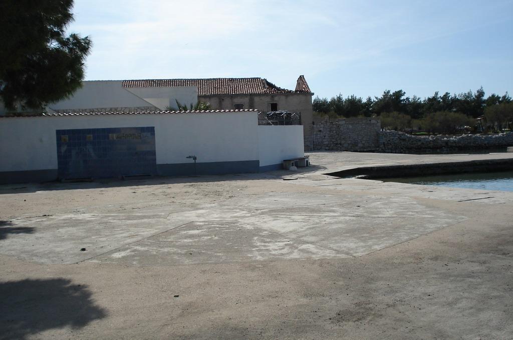 Betina, Zdrače
