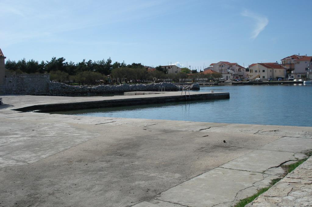 Betina, Zdrače