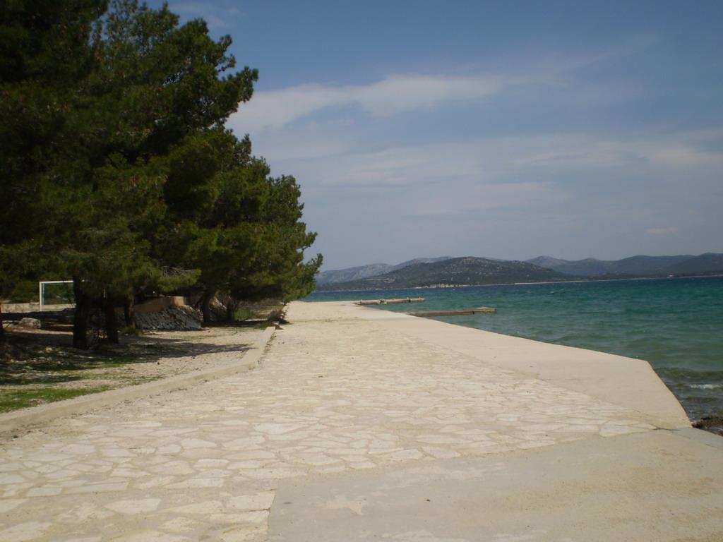 Tisno, Jazine
