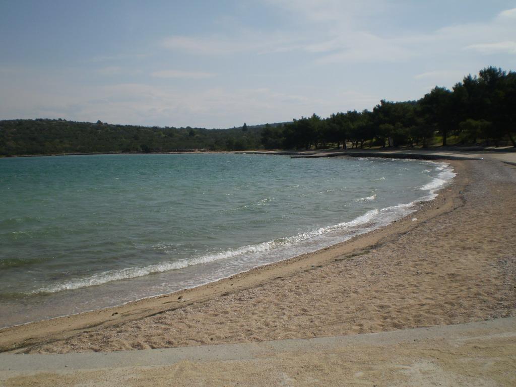 Tisno, Jazine